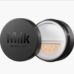 MILK MAKEUP Pore Eclipse Matte Translucent Setting Powder In Light